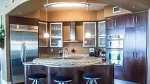 Unclassified image, 4 of 50, button - Bella Luna 1006 (Orange Beach)