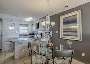 Condo, 2 Bedrooms | Dining