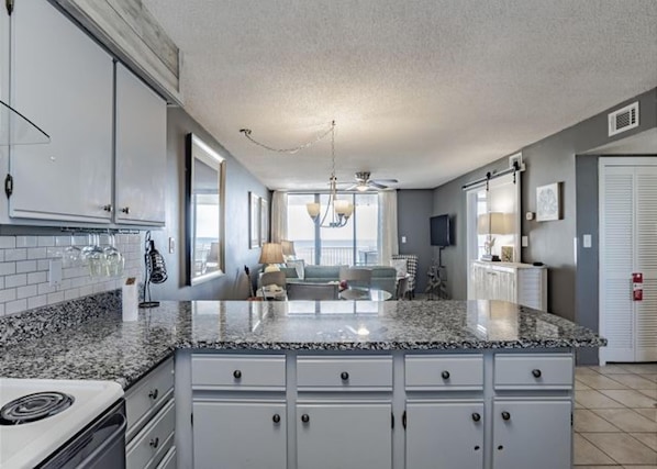 Condo, 2 Bedrooms | Private kitchen