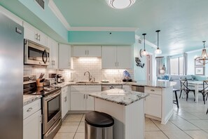 Condo, 4 Bedrooms | Private kitchen