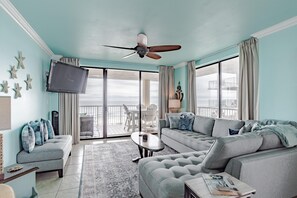 Condo, 4 Bedrooms | Living room