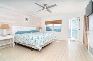 2 bedrooms, iron/ironing board, free WiFi, bed sheets -  Gulf Front on a ISLAND, 1 pet, tennis/pickleball , kayaks, SUP POOL is CLOSED (Placida)