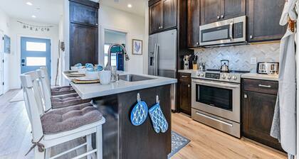 Adjoining Waterfront Homes, Pets, Hot Tubs, Groups