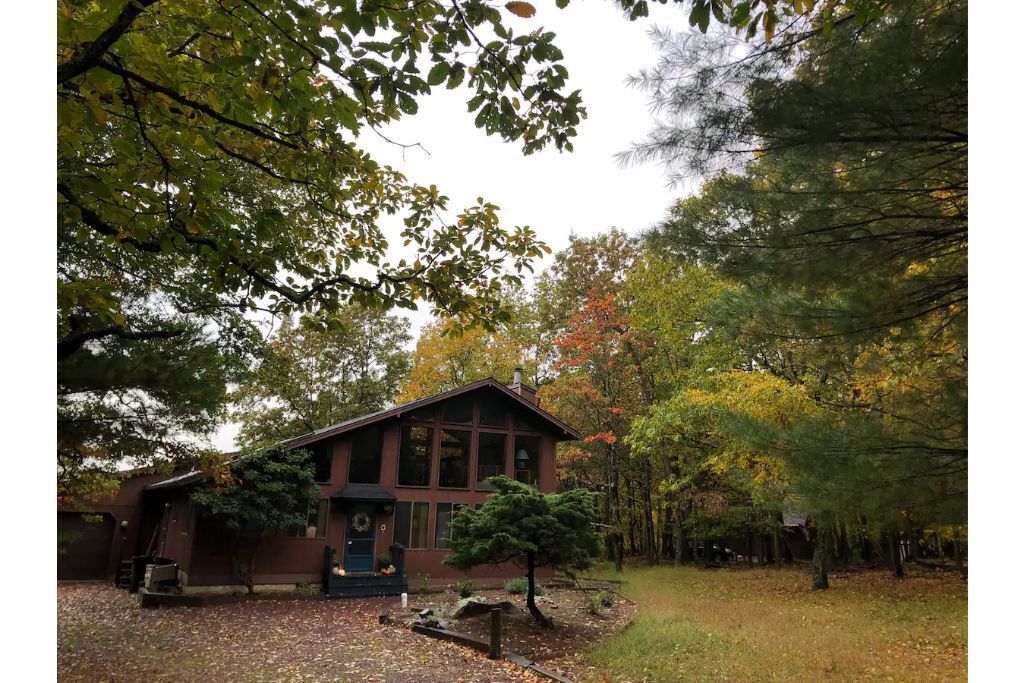 Cozy Mountain Chalet w/ 3 Fireplaces & Large Deck