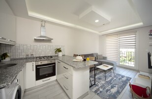 Refrigerador, horno, placa de cocina, arrocera