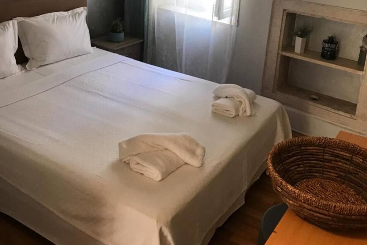 Egyptian cotton sheets, premium bedding, soundproofing, free WiFi