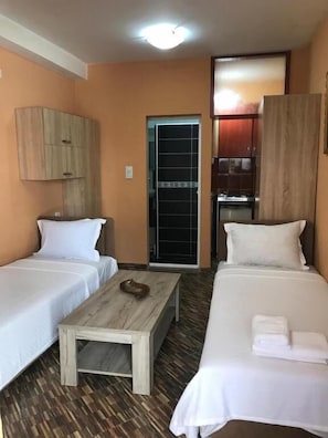 Economy Twin Room | Egyptian cotton sheets, premium bedding, soundproofing, free WiFi - Puerta Apartments (Kotor)