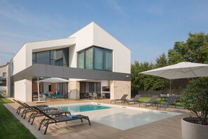 A heated pool - Luxury Villa Ballet with Pool (Medulin)