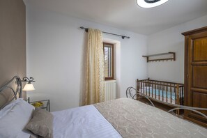 4 habitaciones, tabla de planchar con plancha y wifi gratis 