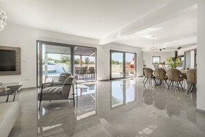 تلفزيون، مدفأة