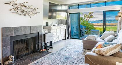 Water Front, beach access, indoor pool, BBQ , JL103