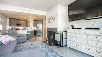 Smart TV, fireplace, DVD player, table tennis