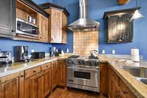 冰箱、微波炉、烤箱、炉灶