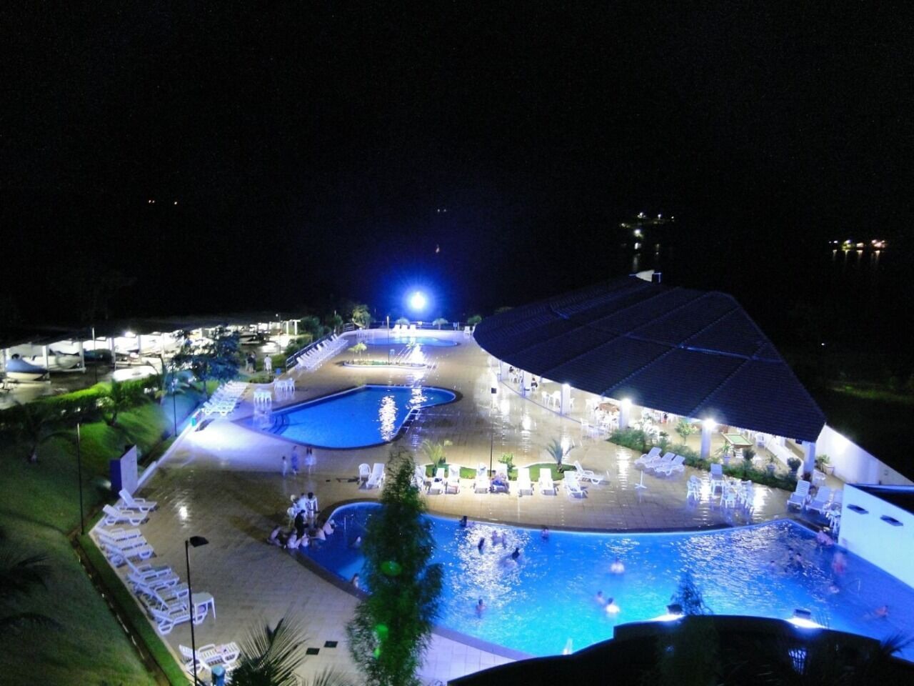 Piscina all'aperto, una piscina riscaldata