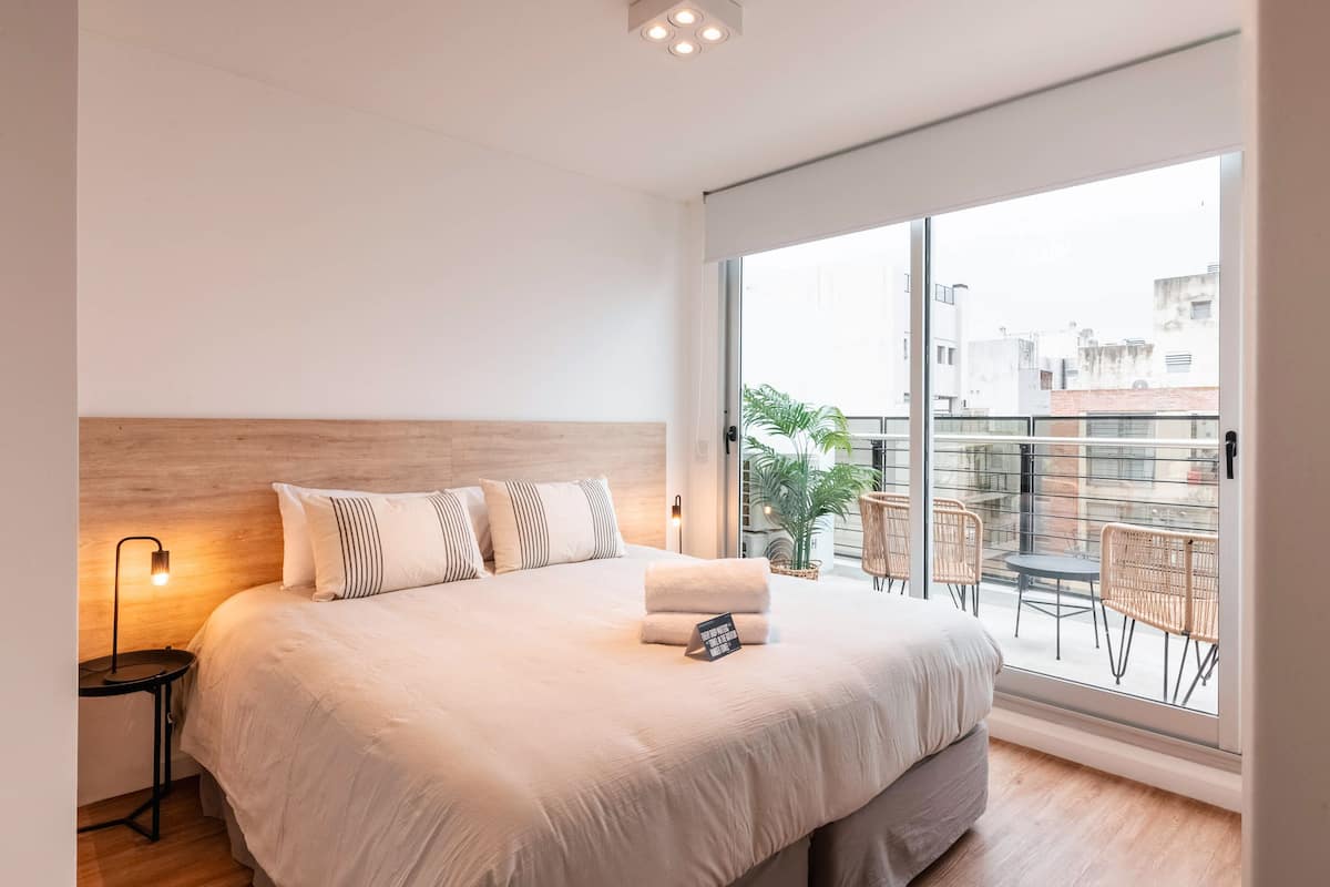 1 Schlafzimmer, hochwertige Bettwaren, Zimmersafe, Verdunkelungsvorhänge