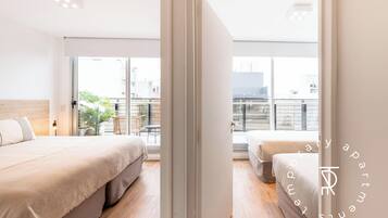 Superior-Apartment | Hochwertige Bettwaren, Zimmersafe, Verdunkelungsvorhänge