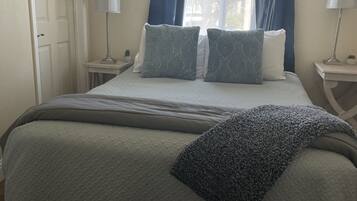 3 bedrooms, desk, iron/ironing board, WiFi