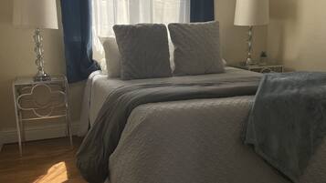 3 bedrooms, desk, iron/ironing board, WiFi