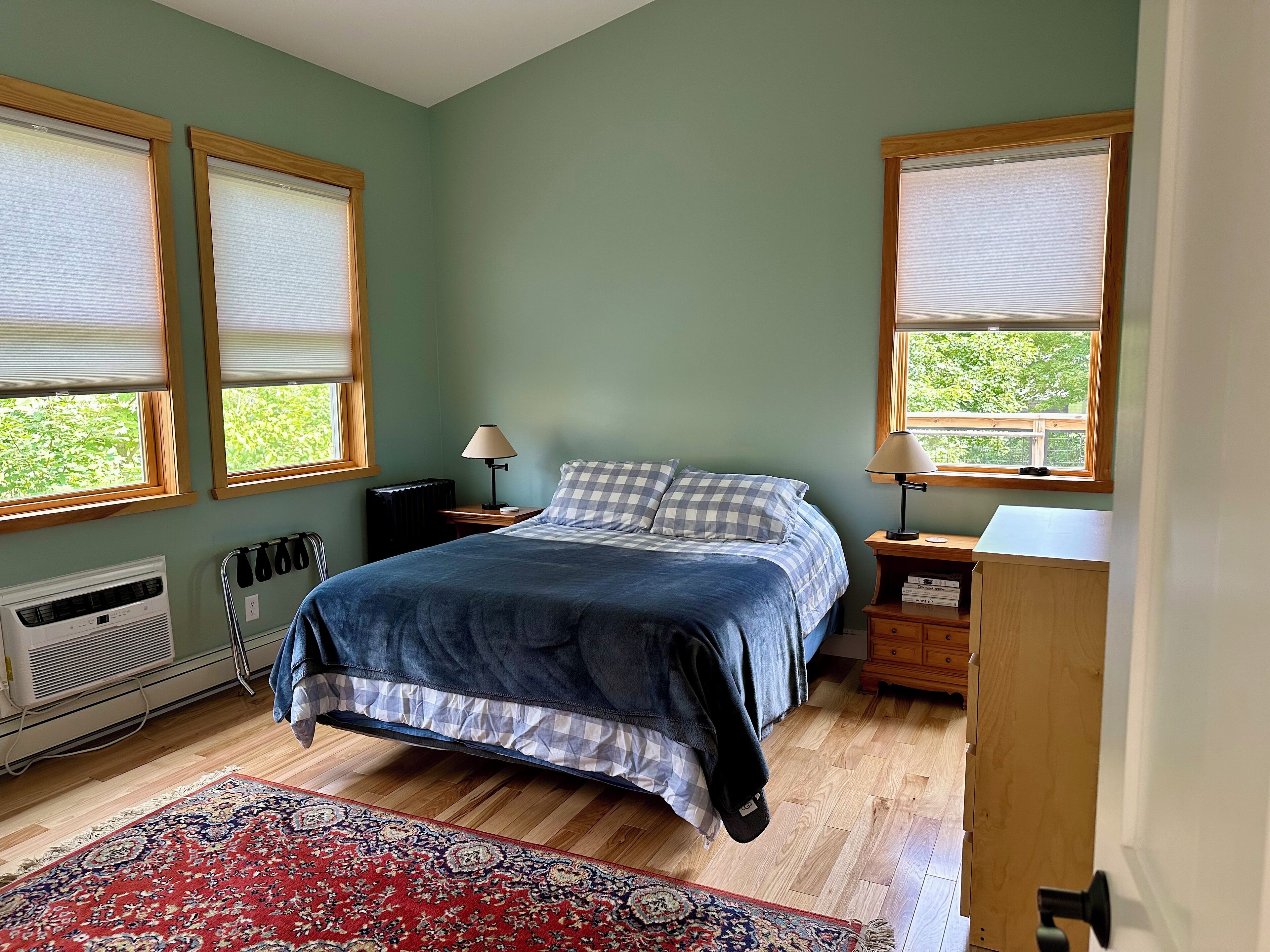 Beautiful & Spacious Apartment on College Street