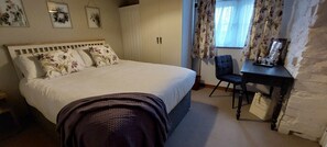 1 chambre, fer et planche à repasser, accès au Wi-Fi (inclus)