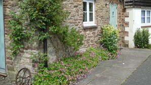 Exterior detail - Cider Press - sleeps 2 guests  in 1 bedroom (Cradley)