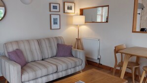 TV, DVD player - Cider Press - sleeps 2 guests  in 1 bedroom (Cradley)