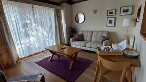 TV, DVD player - Cider Press - sleeps 2 guests  in 1 bedroom (Cradley)