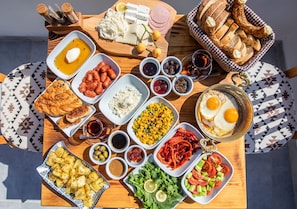 Free daily full breakfast  - Nergis Pansiyon (Kas)