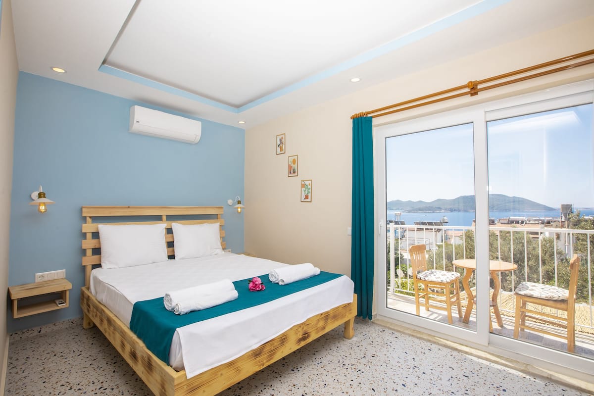 Comfort tweepersoonskamer, uitzicht op zee | Lakens van Egyptisch katoen, luxe beddengoed, een bureau