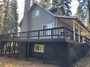 Exterior - Lake View Cottage in Lake Almanor Country Club! (Lake Almanor Country Club)