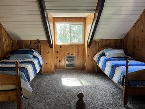 3 bedrooms, desk, iron/ironing board, free WiFi