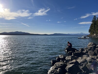 Lake View Cottage in Lake Almanor Country Club!