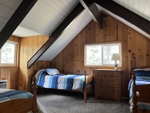 3 bedrooms, desk, iron/ironing board, free WiFi