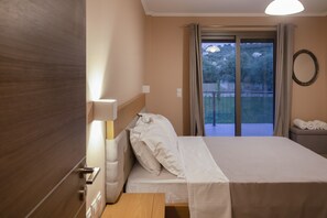 3 bedrooms, iron/ironing board, travel crib, free WiFi