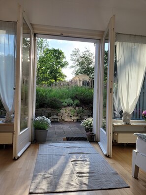 المنشأة من الداخل