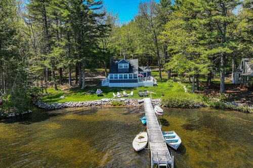 Charming lakefront cottage with a dock, WiFi, & washer/dryer - dogs welcome