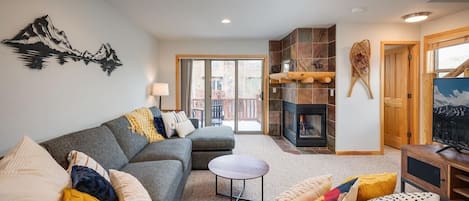 TV, fireplace