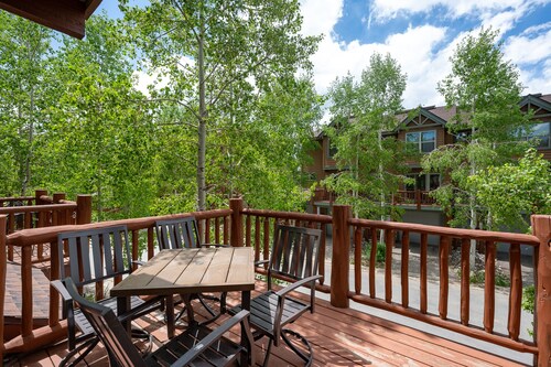 216 Sawyer w/ Private Hot Tub