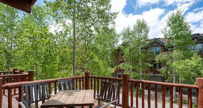216 Sawyer w/ Private Hot Tub