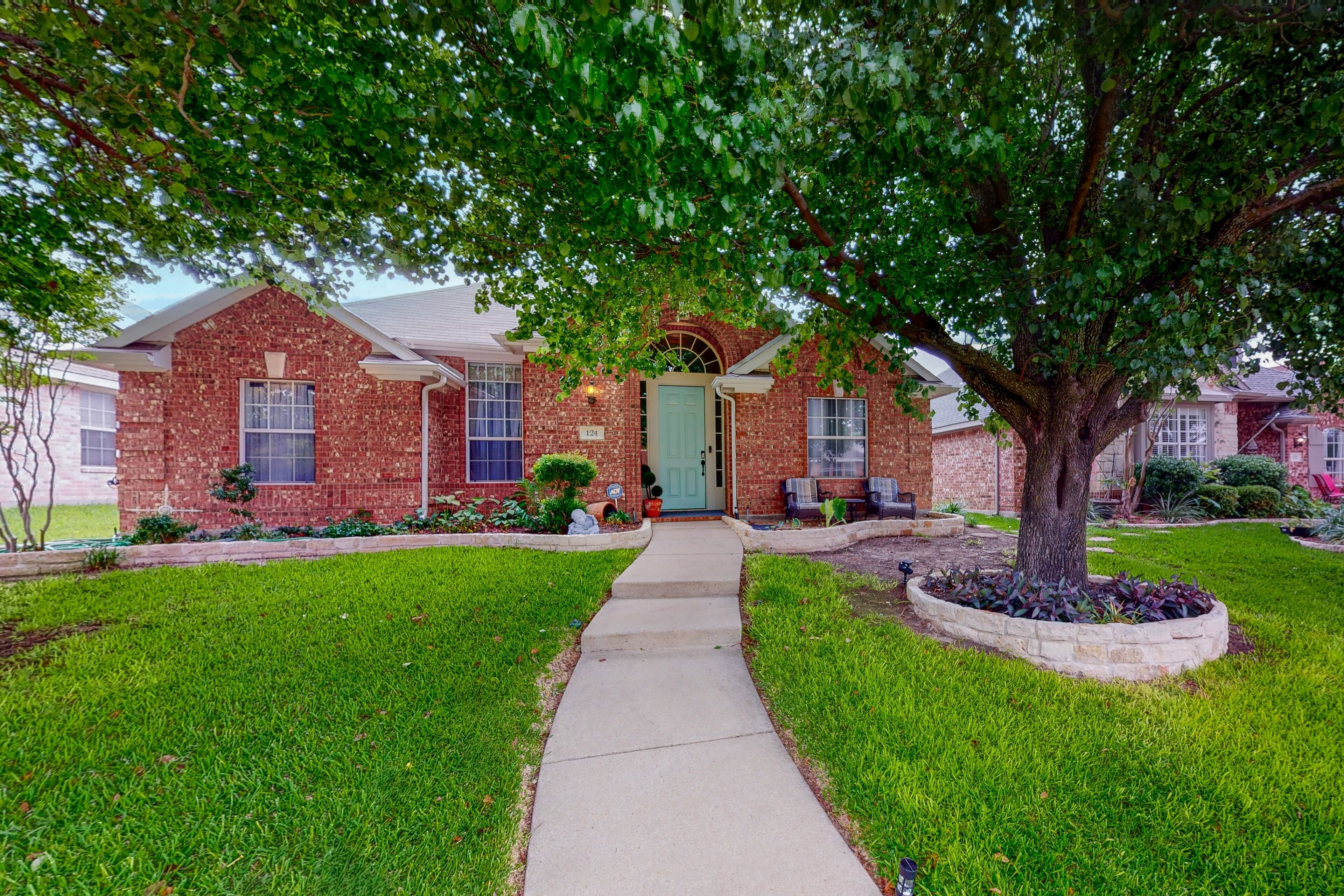 Artful retreat with fenced yard, patio, grill, central AC, washer/dryer, & WiFi