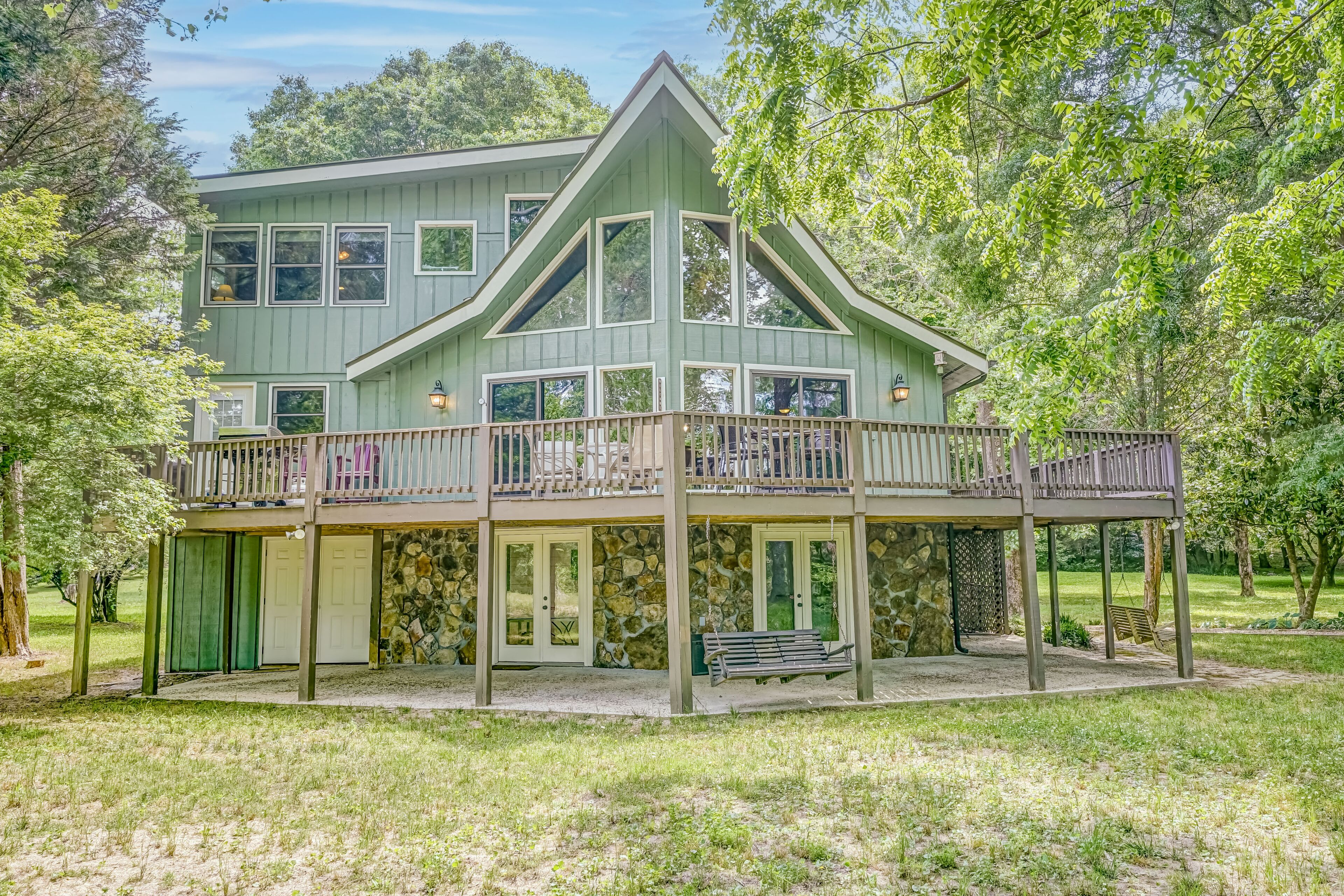 Riverfront cabin with large deck, game room, gas grill, gas fireplace & firepit