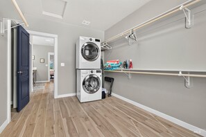 Interior - Perfect family or friends getaway just outside of Boise (Boise)