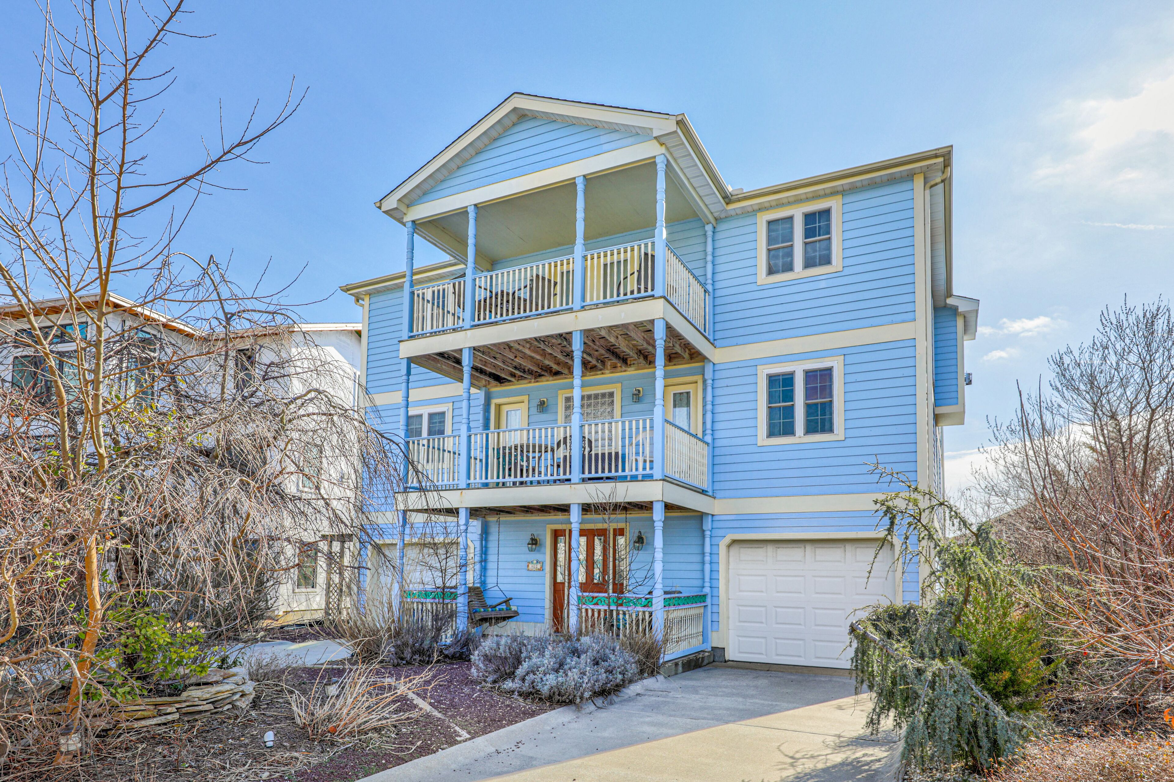 Dog-friendly home close to Lewes Beach w/balconies, outdoor pool, gas fireplace
