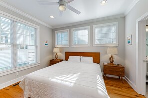 4 habitaciones, tabla de planchar con plancha y acceso a internet