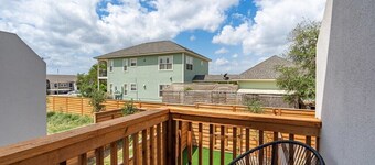 Black Sands | Games Room | BBQ & Movie Projector!!