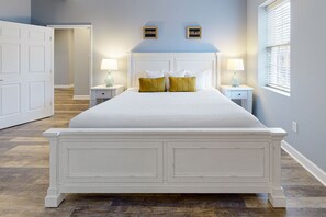 3 bedrooms, iron/ironing board, Internet, bed sheets - Spacious condo w/ pool, walk to ocean and dining (Rehoboth Beach)