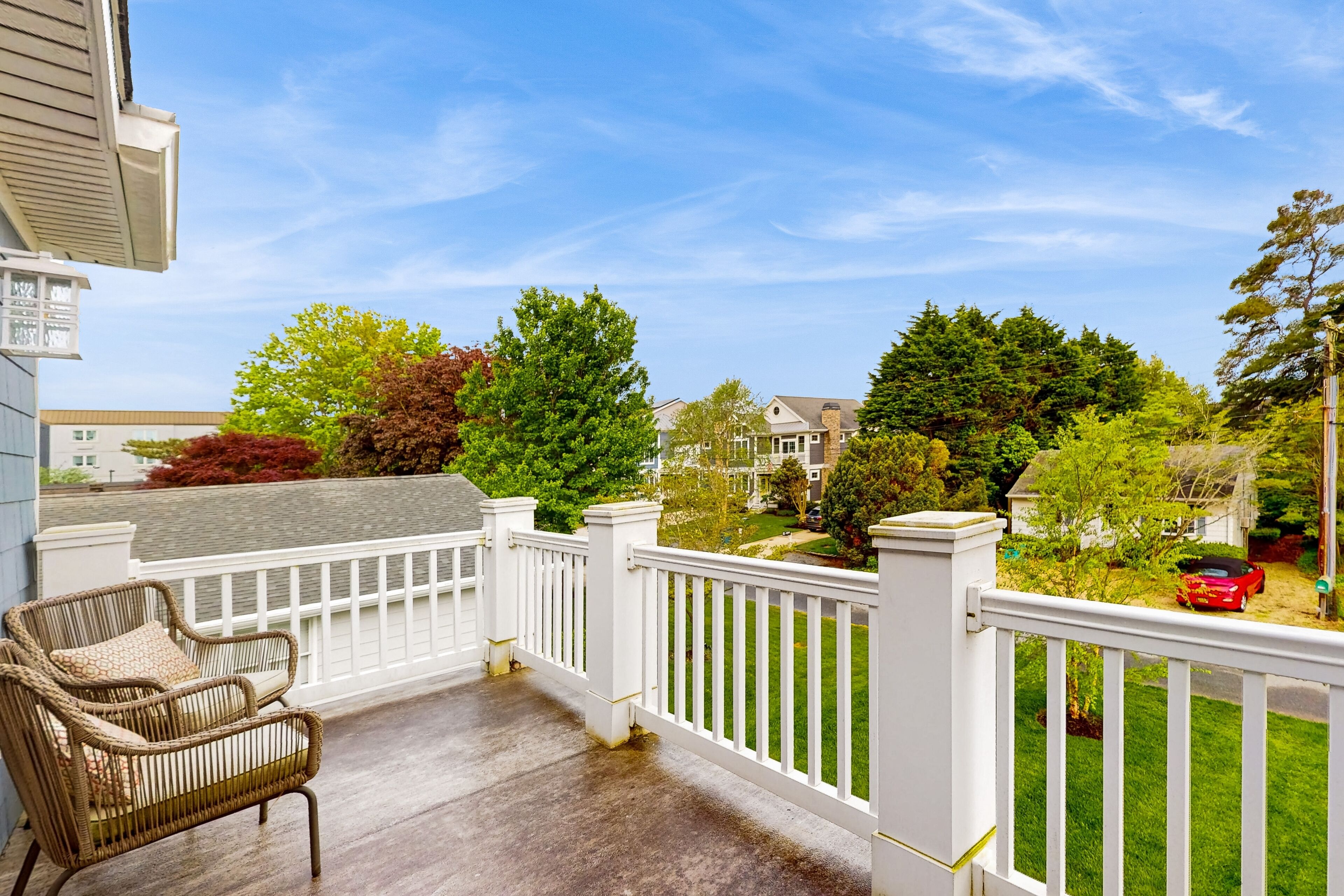 2-story home with backyard, patio, outdoor dining area & AC - dog-friendly