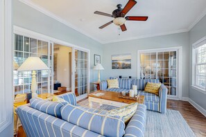 Televisión y chimenea 