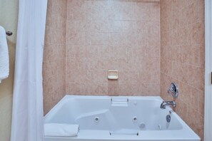 Combined shower/tub, hair dryer, towels, shampoo