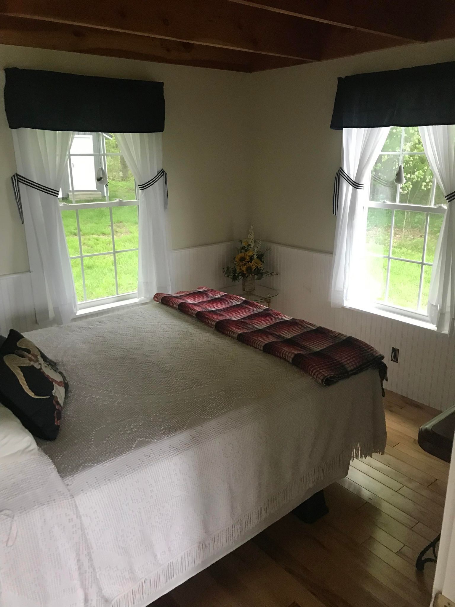 2 bedrooms, bed sheets